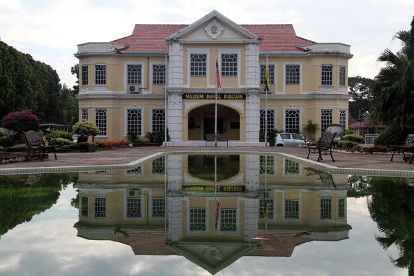 Facade of museum — Stock Photo, Image