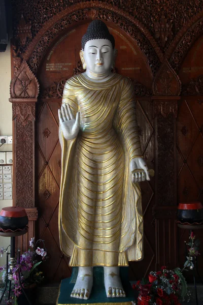 Standbeeld van Boeddha — Stockfoto