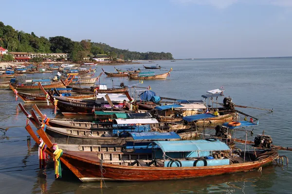 Fila de barcos — Foto de Stock