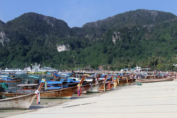 Motorboats in Ko Phi Phi — Stock Photo, Image
