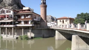 Köprü ve saat kulesi