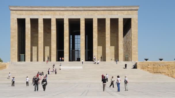 Turister och Ataturks mausoleum — Stockvideo