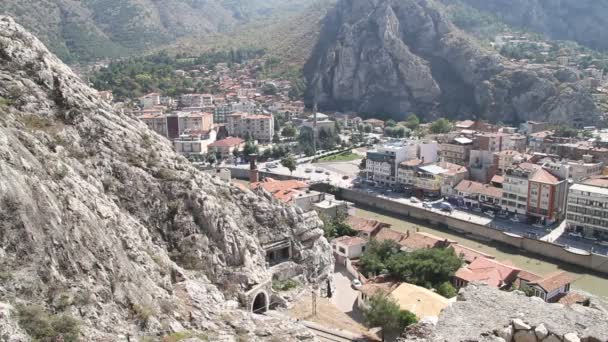 Ferrocarril y túnel en montaje en Amasya, Turquía — Vídeos de Stock