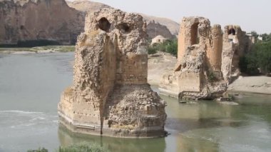 kalıntıları ve nehir