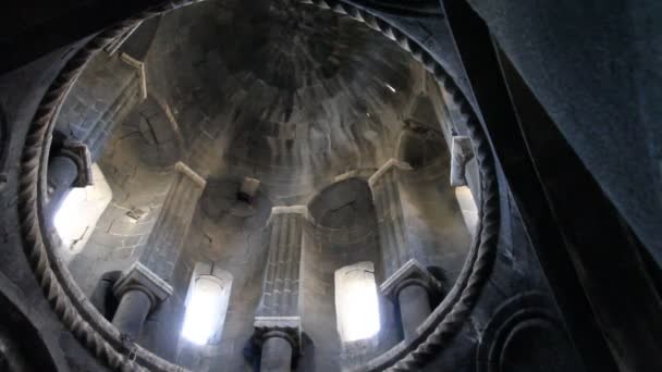 Dome uvnitř starý arménský kostel — Stock video
