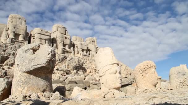 Каменные головы на Немруд Даги в Турции — стоковое видео