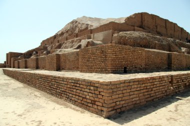 tuğla ziggurat
