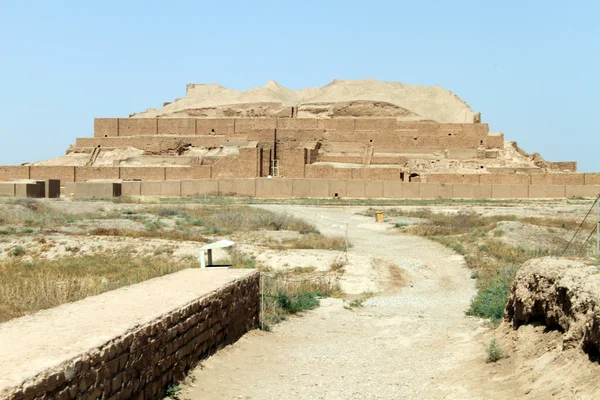 Baksteen ziggurat — Stockfoto