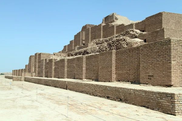 Tegel ziggurat — Stockfoto