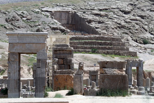 Grave and ruins — Stock Photo, Image