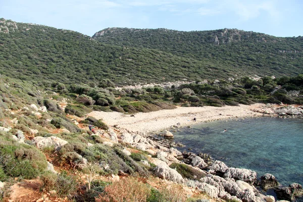 Berg en strand — Stockfoto