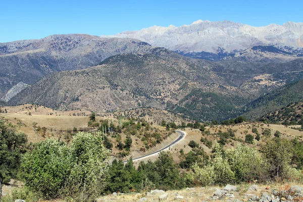 Yol ve dağ — Stok fotoğraf