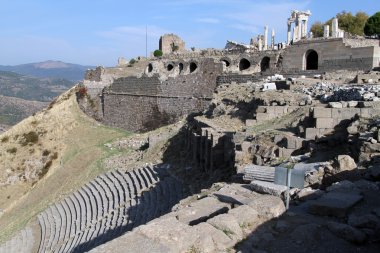 Tiyatro kalıntıları