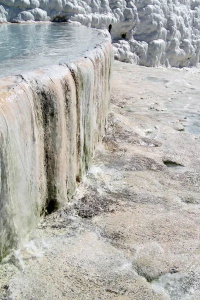 Water and travertine — Stock Photo, Image