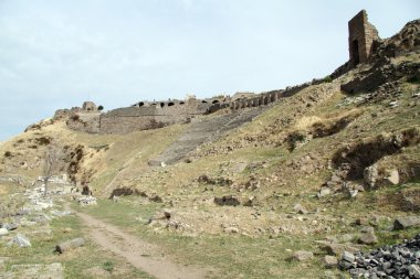 Tiyatro kalıntıları