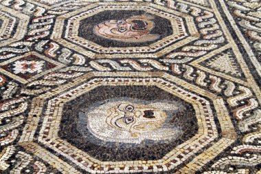 mozaiklerle maskeleri