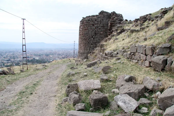 Ruinas y carretera — Foto de Stock