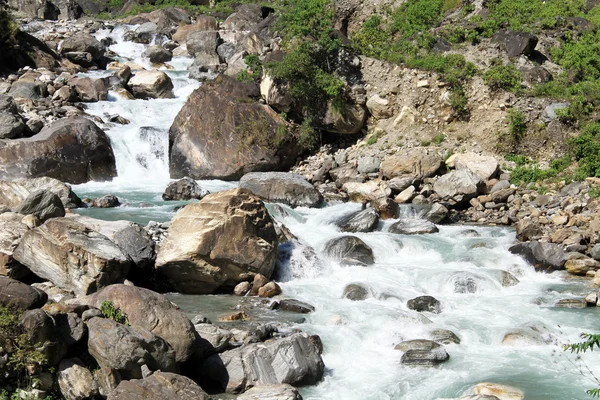 Kayalar ve nehir — Stok fotoğraf