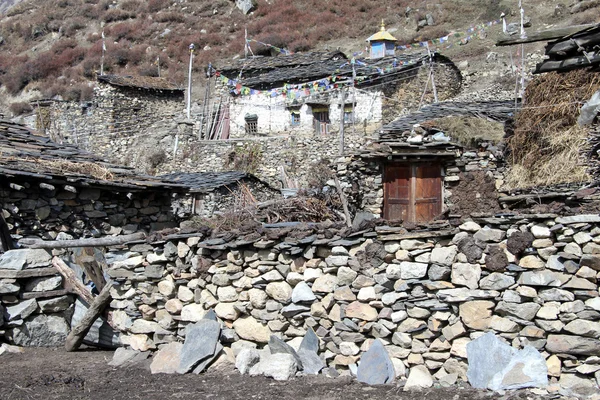 Temple and houses — Stock Photo, Image