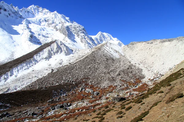 A manaslu lejtőn — Stock Fotó