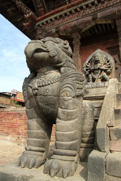 Lejon och tempel — Stockfoto