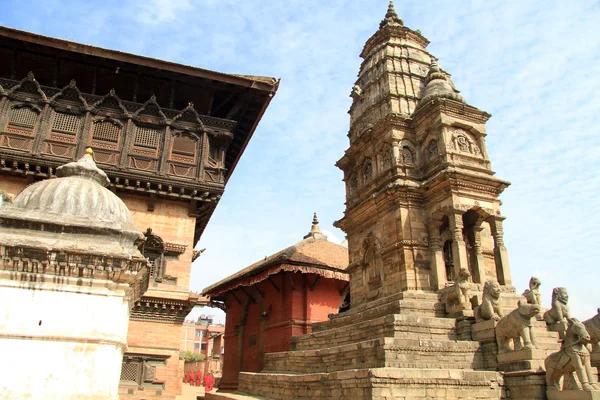 Palace and temple — Stock Photo, Image