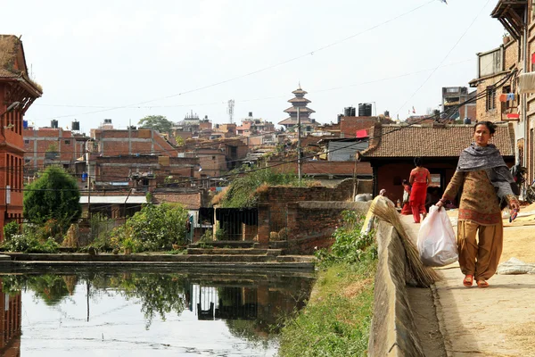 Woman and pond — Stock Photo, Image