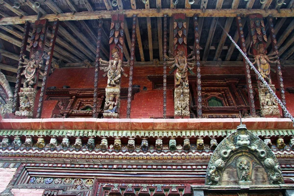 Wall and roof — Stock Photo, Image