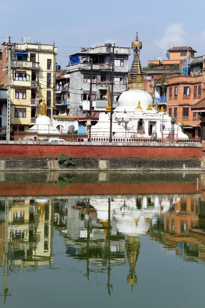 Stupa and buildings — Stock Photo, Image