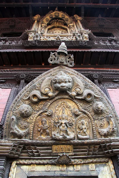 Porta de bronze — Fotografia de Stock