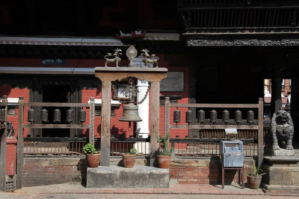 В буддийском храме — стоковое фото