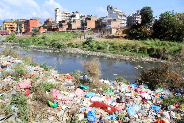 Garbage and river — Stock Photo, Image