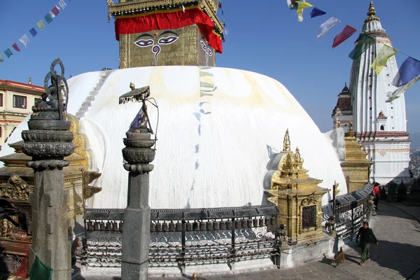 Weiße Stupa — Stockfoto