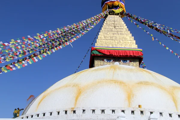 Menschen malen Stupa — Stockfoto