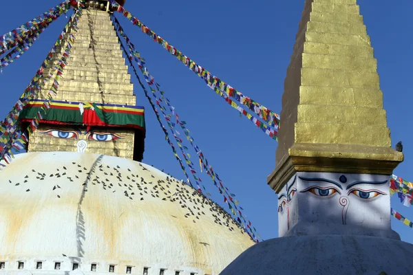 Två stupas — Stockfoto