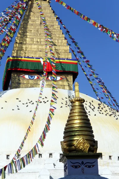 Küçük ve büyük stupas — Stok fotoğraf