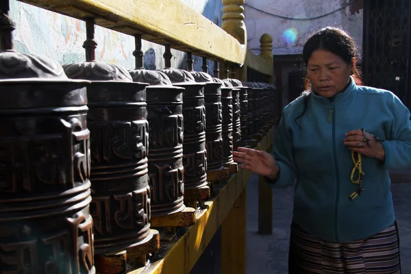 Mujer y tambores —  Fotos de Stock