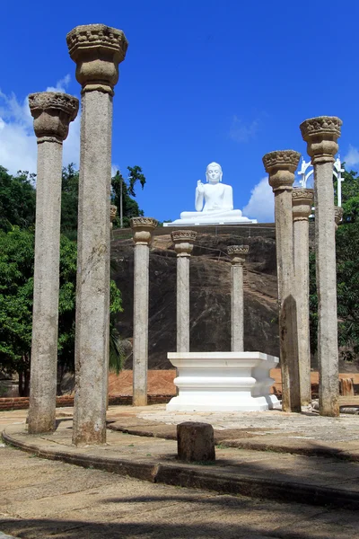 Sütunlar ve Buda — Stok fotoğraf