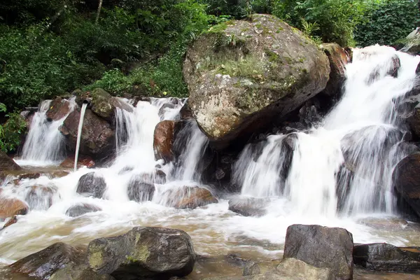 Wasserfall — Stockfoto