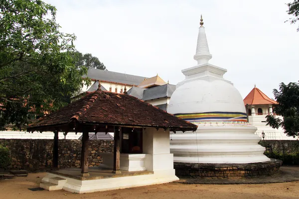 Stupa ve Tapınak — Stok fotoğraf