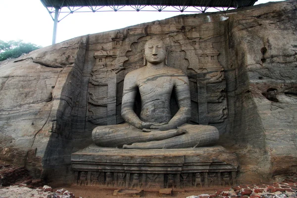 Sittande buddha — Stockfoto