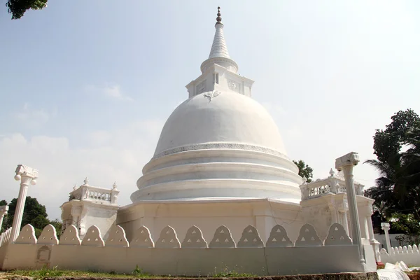 Vit stupa — Stockfoto