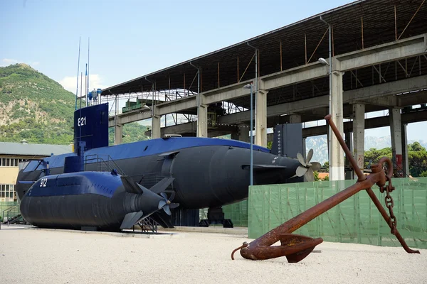 Submarine and anchor — Stock Photo, Image