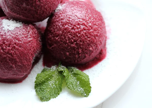 Sorbet aux baies glace rouge — Photo