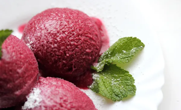 A fagylalt sorbet piros bogyó Stock Fotó