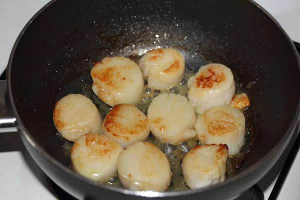 Fried Scallops Butter Lemon Spicy Sauce Cast Iron Pan — стоковое фото
