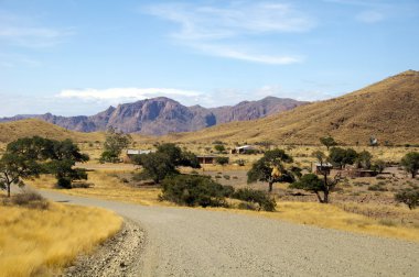 Namibya 'da çakıl yolu