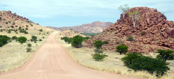 Estrada de cascalho em Namíbia — Fotografia de Stock
