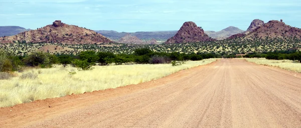 Estrada de cascalho em Namíbia — Fotografia de Stock