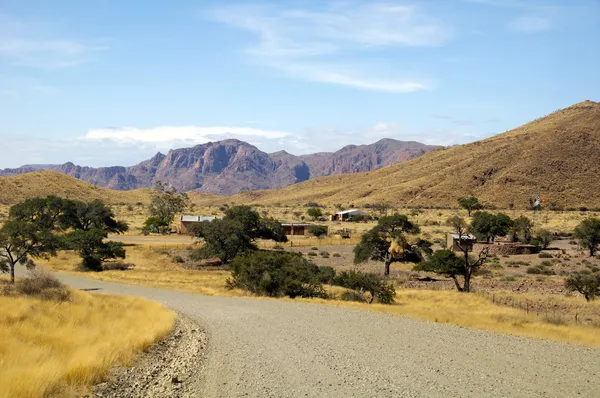 Estrada de cascalho em Namíbia — Fotografia de Stock